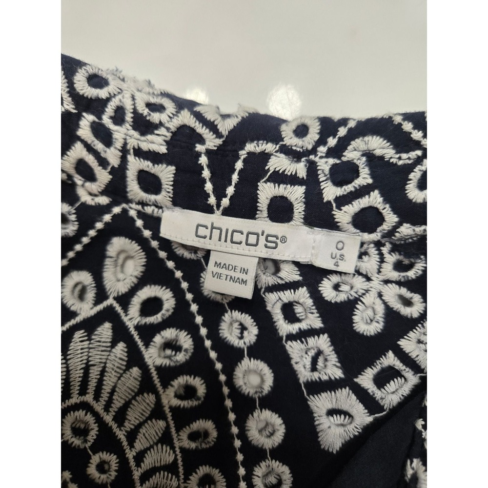 Chicos Navy Blue White Eyelet Embroidered Tiered Dress V-Neck Cotton Size 0/US 4 - Picture 4 of 5